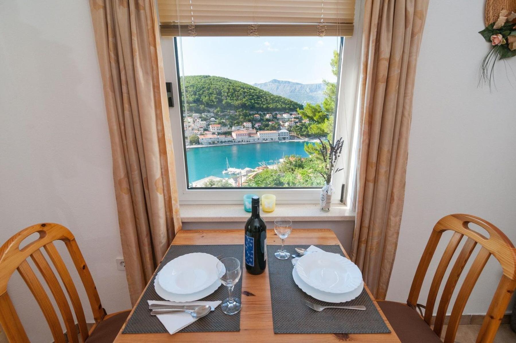 Mira - Beautiful Sea View Apartment Pucisca